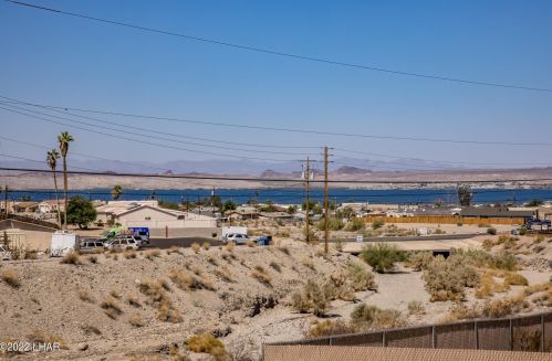 585 Knobhill Dr, Lake Havasu City, AZ 86403-4937