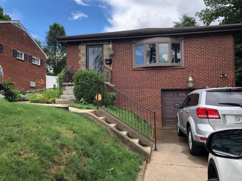 2648 Russell Dr, New Kensington, PA 15068-3044