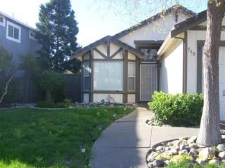 560 Robin Dr, Vacaville, CA 95687-7209