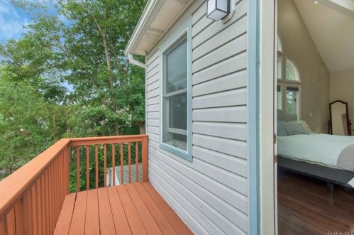 995 Linda Ave, Thornwood NY  10594-1636 exterior