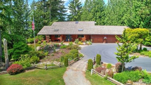 15216 167 Pl, Seattle WA  98058-8245 exterior