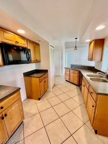 1830 17th Pl, Cape Coral, FL 33909-5403