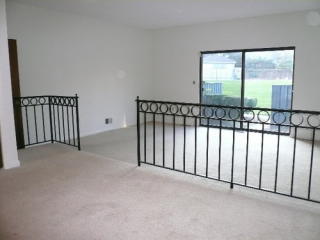 19 Scott Dr, Bloomfield CT  06002-3017 exterior