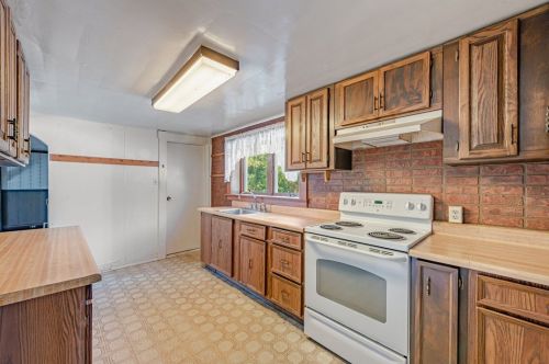 3004 Bushy Run Rd, Jeannette, PA 15644-4546