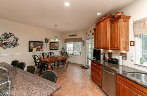 9 Crisman Rd, Columbia NJ  07832-2710 exterior