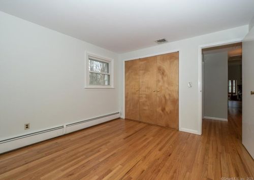 25 Arrowhead Rd, Wilton CT  06897-4402 exterior