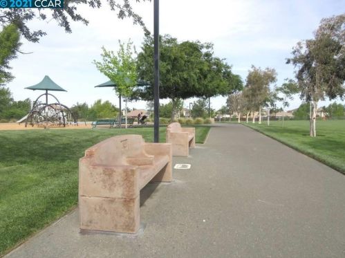 1337 Yosemite Cir, Oakley CA  94561-5205 exterior