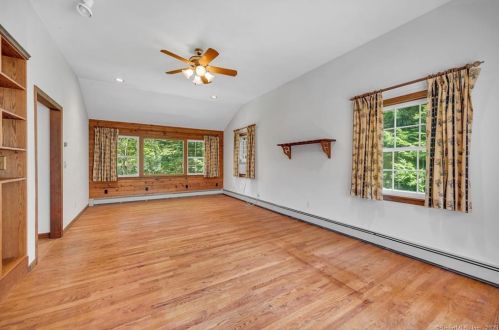 61 Cow Path Dr, Stamford CT  06902-1016 exterior