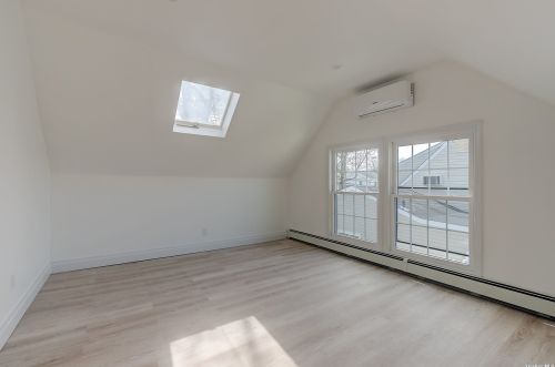 27 Walnut Ln, Hicksville NY  11801-5737 exterior