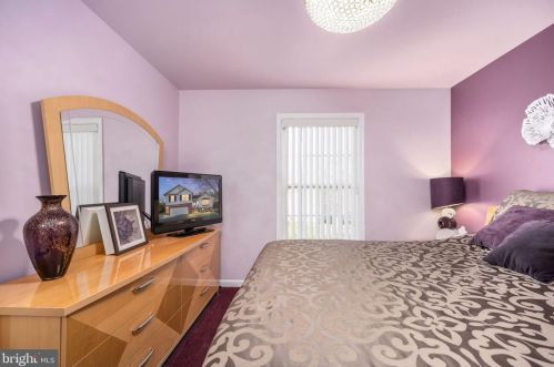 15581 Andover Heights Dr, Woodbridge VA  22193-1071 exterior