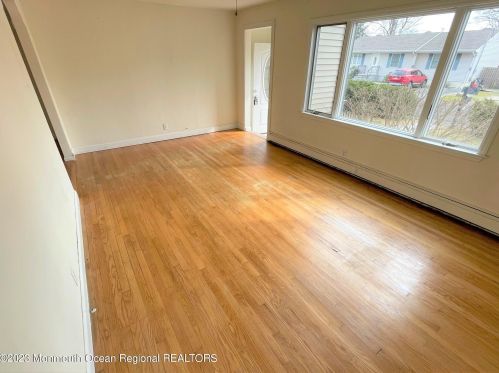 960 Midvale Ave, Bricktown NJ  08723-6118 exterior