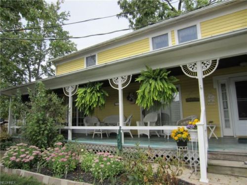 19074 Howe Rd, Cleveland, OH 44136-7630