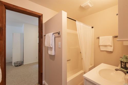 7331 Bodega Ave, Sebastopol CA  95472-3654 exterior