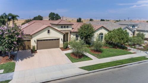2741 Serena Ave, Clovis, CA 93619-7400