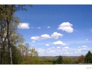 32 Jean Dr, Brodheadsville, PA