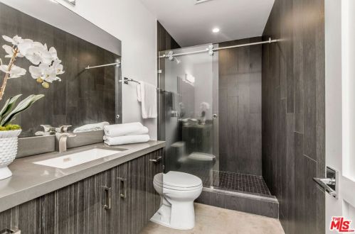 1027 Avenue A, Redondo Beach CA  90277-4819 exterior