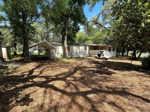 9395 193rd Ave, Ocklawaha, FL 32179-3947