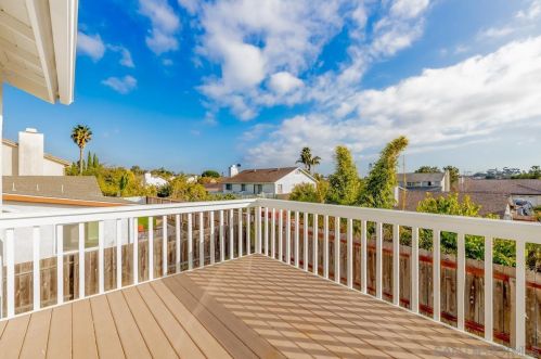 3775 Carnegie Dr, Oceanside CA  92056-6321 exterior