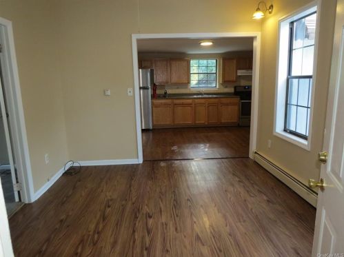 4 Sterling St, Middletown, NY 10940-5204