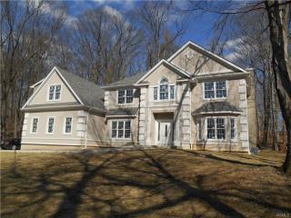 22 Saddle Ridge Rd, Crotonville, NY 10562-3005