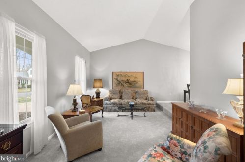 6010 Rdg Frd Dr, Springfield VA 22015-3651 exterior