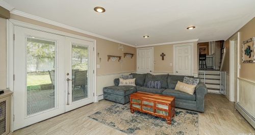 255 Maple St, Islip Manor NY  11751-4801 exterior