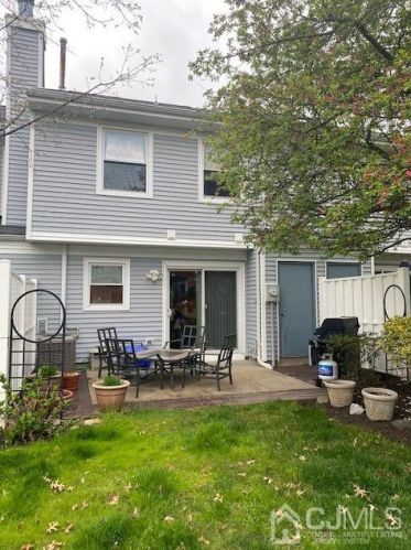 22 Dallenbach Ln, East Brunswick NJ  08816-5682 exterior