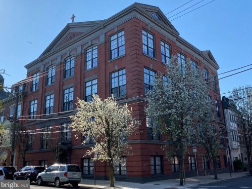 246 Fitzwater St, Philadelphia PA 19147-3305 exterior