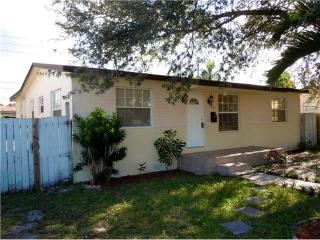7715 Raleigh St, Hollywood, FL 33024-2529