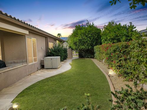 8 King Edward Ct, Rancho Mirage CA  92270-1621 exterior