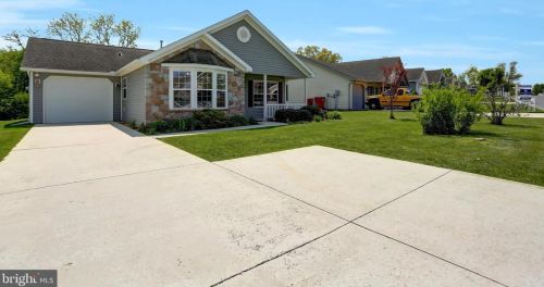 82 Lantern Ln, Lees Cross Roads, PA 17257-8769