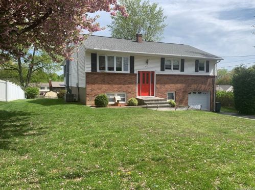 45 Maple Dr, Stony Point, NY 10980-2147