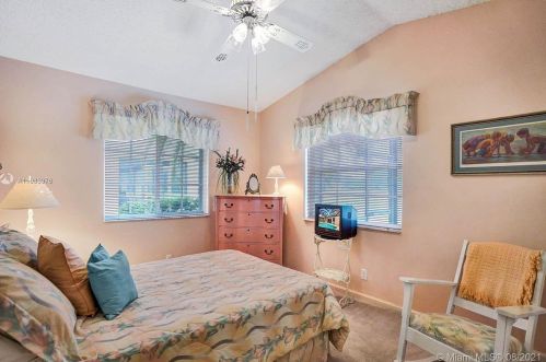 920 203rd Ave, Hollywood FL  33029-3439 exterior