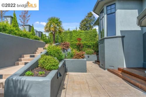 13514 Campus Dr, Oakland, CA 94605-3874
