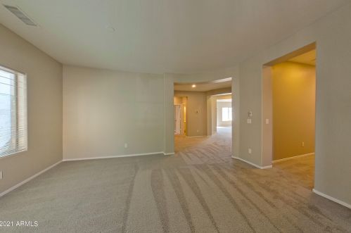 953 Volk Ln, San Tan Valley, AZ 85140-4272