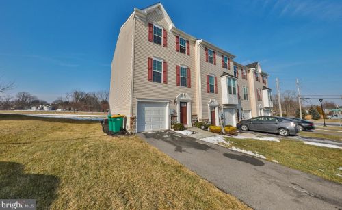 8 Red Rose Ln, Easton, PA 18045-6105