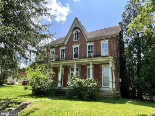 4310 Best Station Rd, Slatington, PA 18080-3752