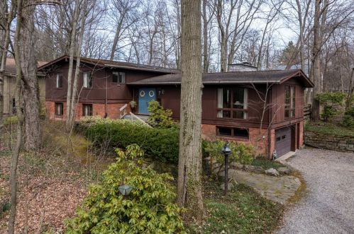765 Koonce Rd, Hermitage, PA 16148-2431