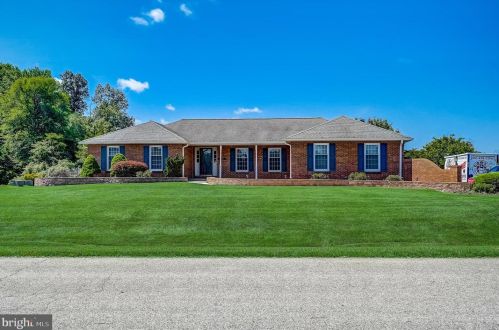 230 Rice Dr, Bear, DE 19701-1893