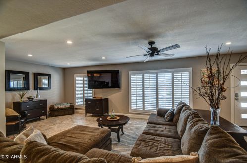 8219 Crestwood Way, Scottsdale AZ  85250-7311 exterior