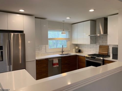 66 Wellington Rd, East Brunswick NJ  08816-1723 exterior
