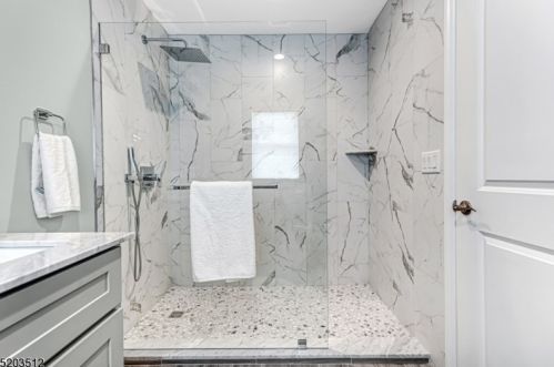86 Valerie Dr, Manville NJ  08835-1414 exterior