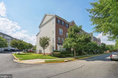 2111 Abbottsbury Way, Woodbridge, VA 22191-4098