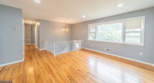 182 Maple St, Roselle Park, NJ 07204-1363
