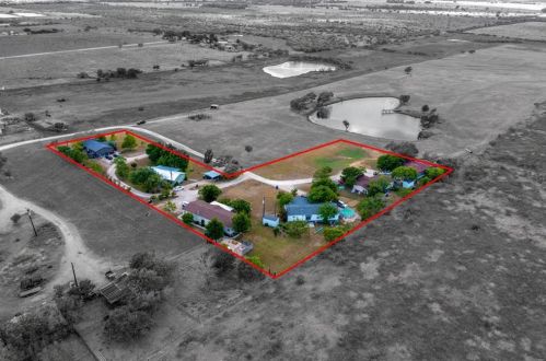 83 Roots Rd, Martindale, TX 78655-4160