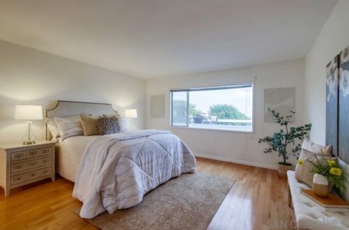 1527 Loring St, San Diego CA  92109-1765 exterior