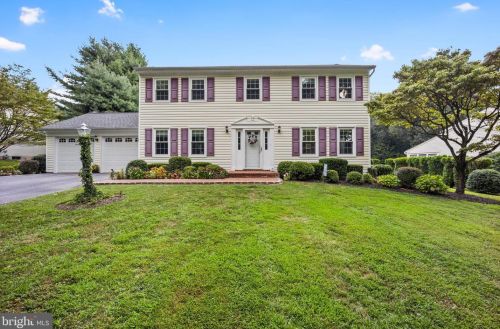 39 John Hannum Cir, Glen Mills, PA 19342-1407