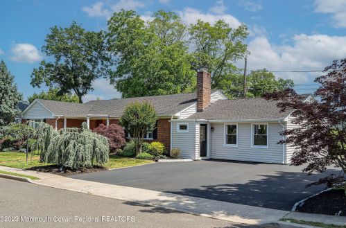 3 Caro Ct, Tinton Falls, NJ 07701-2315