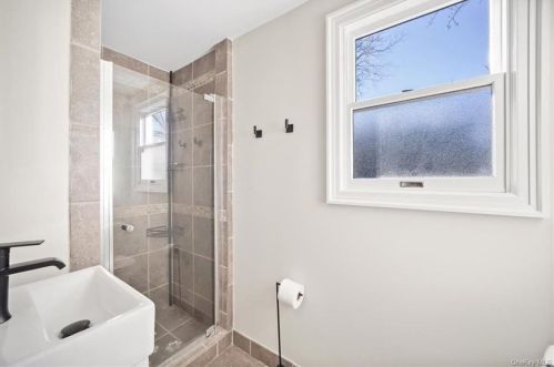 2 Tennyson St, Hartsdale NY  10530-1319 exterior