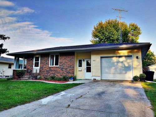 933 14th St, Wieston, IA 50563-5112